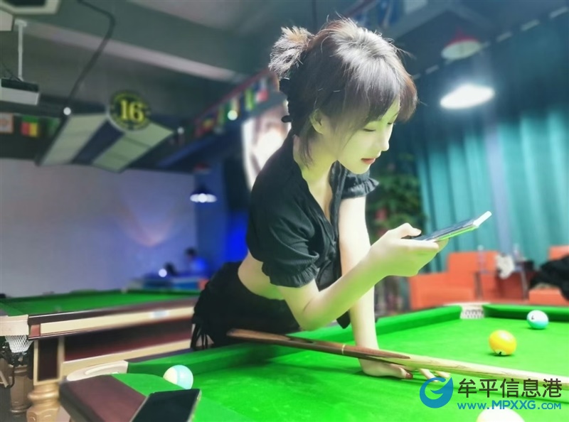 臺球助教服務員