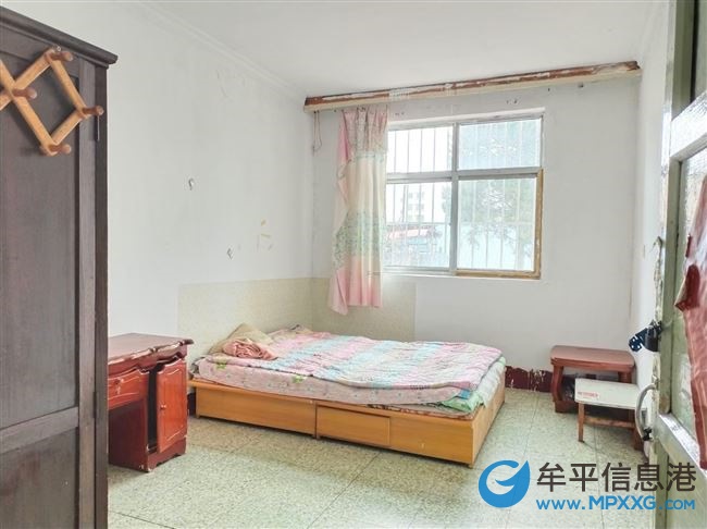 一格廣場(chǎng)南二樓三室出租