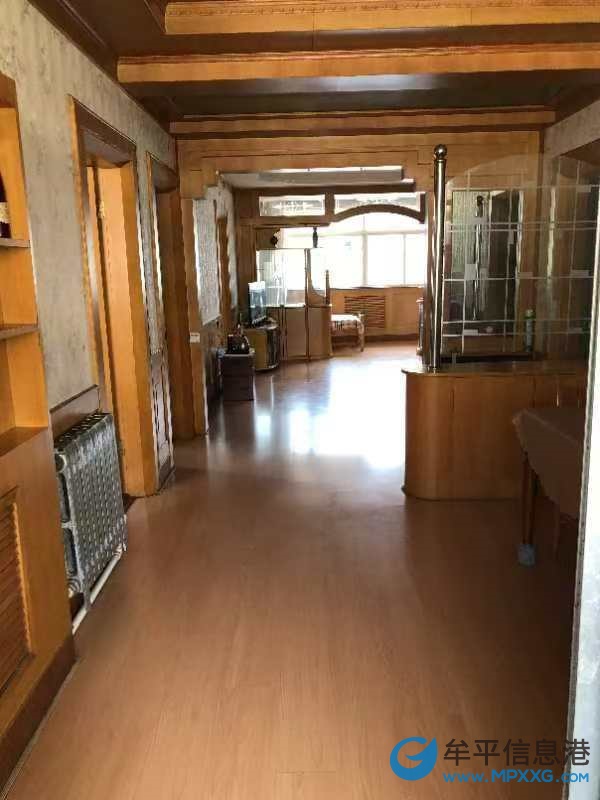 物資局家屬樓四樓100平三室兩衛出租