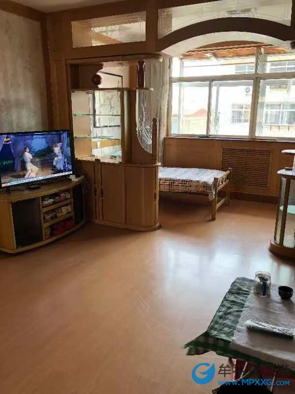 物資局家屬樓四樓100平三室兩衛出租