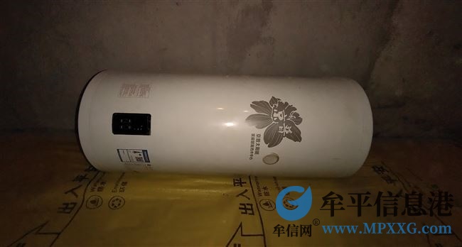 300元處理京普太陽能熱水器一臺